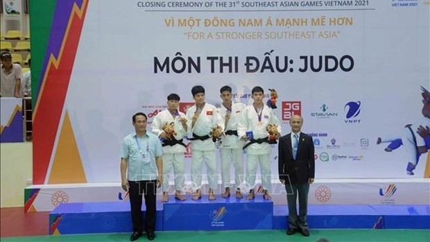 Le judoka Chu Duc Dat sur la plus haute marche du podium. Photo : VNA