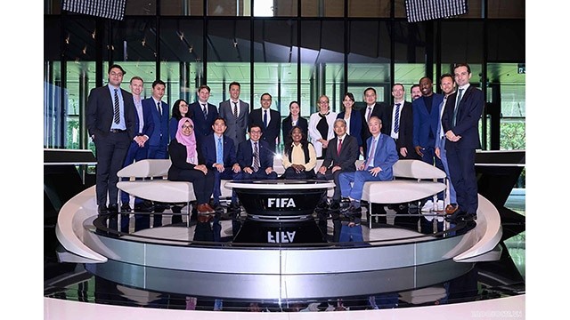 Le Comité de l'ASEAN en Suisse, la Secrétaire générale de la FIFA et des représentants des des comités fonctionnels de la FIFA. Photo : baoquocte.vn