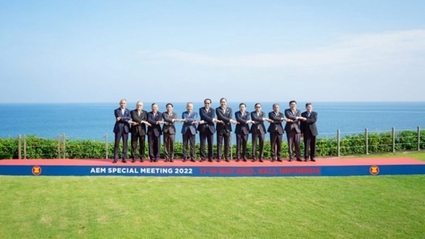 Les ministres de l’Économie de l’ASEAN posent pour une photo de groupe. Source : Secrétariat de l’ASEAN.