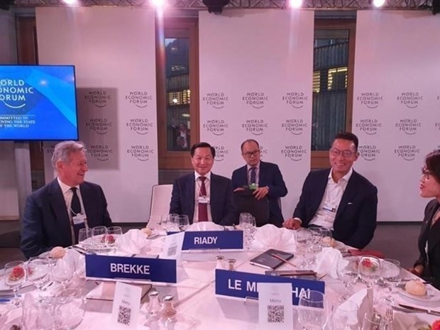 Le Vice-Premier ministre vietnamien, Lê Minh Khai, lors de la 52e réunion annuelle du Forum économique mondial (WEF) à Davos, en Suisse. Photo : VNA.