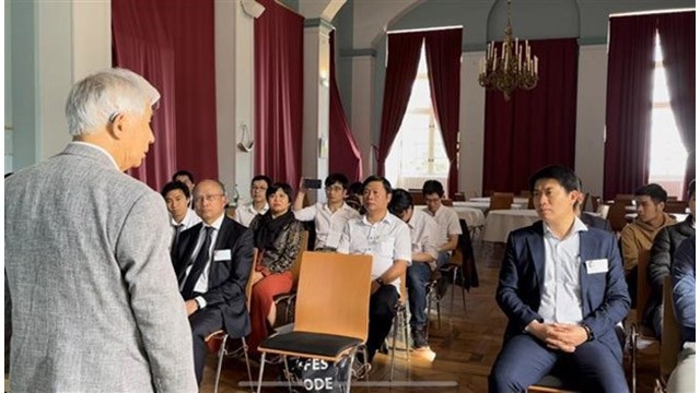 Le professeur Trân Thanh Vân lors de la rencontre à Blois, le 26 mai. Photo : VNA