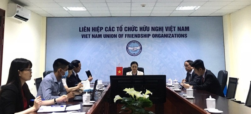 La présidente de la VUFO, Nguyên Phuong Nga, a eu une réunion en ligne avec le président de l’Association du Peuple chinois pour l’Amitié avec l’étranger, Lin Songtian. Photo : thoidai.
