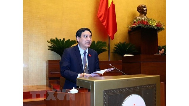Le président de la Commission de la culture et de l’éducation de l’Assemblée nationale, Nguyên Dac Vinh, devant l'Assemblée nationale, le 25 mai. Photo: VNA