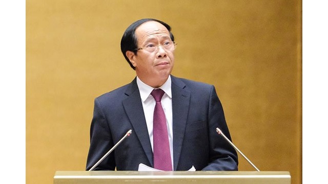 Le vice-Premier ministre Lê Van Thành présente à l’Assemblée nationale un rapport sur la mise en œuvre du plan de développement socio-économique durant les premiers mois de 2022. Photo : Quochoi.vn