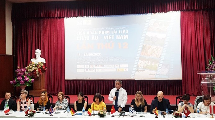 Conférence de presse sur le 12e Festival du film documentaire Europe - Vietnam. Photo : VOV.