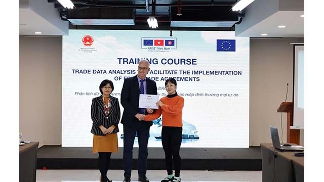 ARISE Plus-Vietnam est un projet financé par l’UE pour intégrer l’économie vietnamienne dans la chaîne de production mondiale grâce à un soutien ciblé aux secteurs public et privé. Photo : VNA.