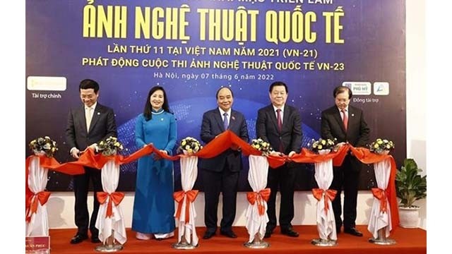 Le Président du Vietnam, Nguyên Xuân Phuc (au centre), lors de l'événement à Hanoi, le 7 juin. Photo : VNA.
