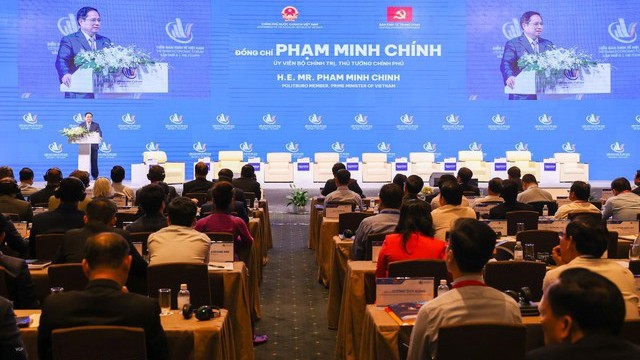 Le Premier ministre vietnamien, Pham Minh Chinh, prend la parole lors  du 4e Forum économique du Vietnam. Photo : VGP.