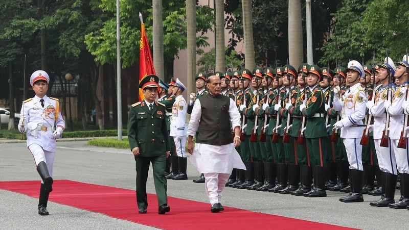 La cérémonie d’accueil du ministre indien de la Défense, Rajnath Singh. Photo: NDEL