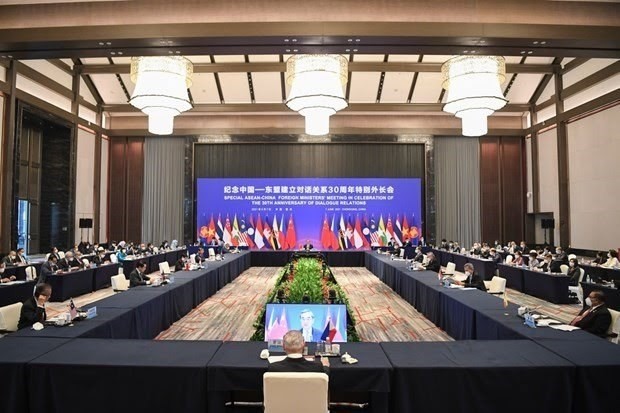 Lors de la 28e consultation annuelle entre l'ASEAN et la Chine.  Photo : VNA
