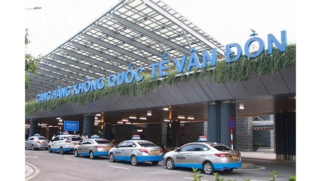  L’aéroport de Vân Dôn accueillera le premier groupe de touristes internationaux en juillet. Photo : VOV.