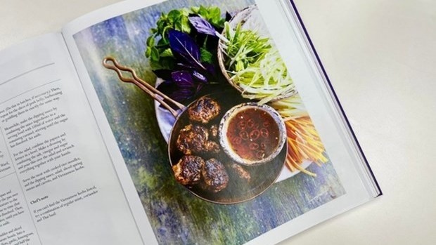 Le "bun cha" du Vietnam est présenté dans le livre de cuisine pour célébrer le jubilé de platine de la reine du du Royaume-Uni, Elizabeth II. Photo: Ambassade du Royaume-Uni au Vietnam 