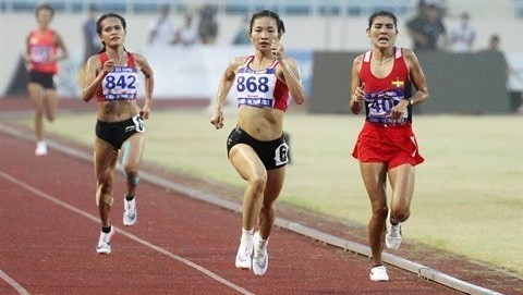 Nguyên Thi Oanh (au centre) en finale du 5 000 m aux SEA Games 31 disputés en mai dernierau Vietnam.