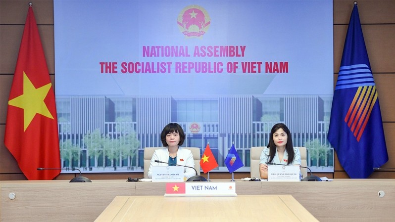 Les représentantes de délégation de l'Assemblée nationale vietnamienne à la cinquième conférence en ligne du Conseil consultatif de l’AIPA. Photo: daibieunhandan.vn