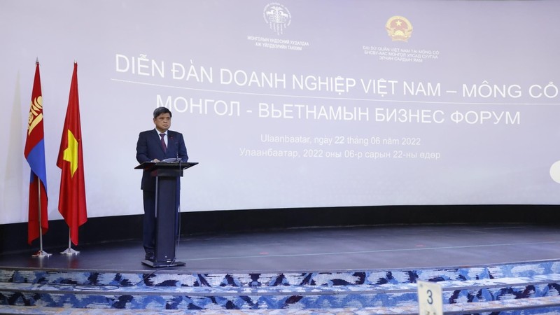 Le vice-ministre vietnamien de l’Agriculture et du Développement, Tran Thanh Nam, prend la parole lors du forum. Photo : Ambassade du Vietnam en Mongolie. 
