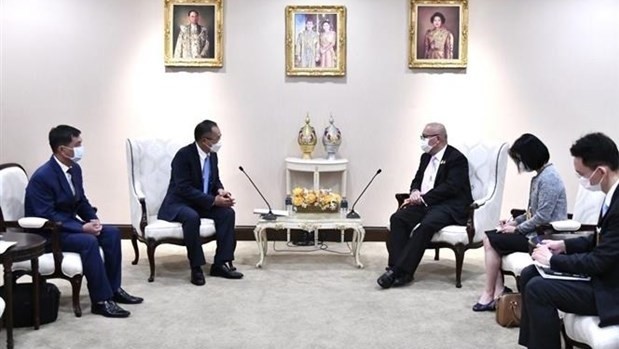 Une vue générale de la rencontre entre le vice-Premier ministre thaïlandais Supattanapong Punmeechaow, également ministre thaïlandais de l'Énergie et l'ambassadeur vietnamien en Thaïlande Phan Chi Thanh. Photo: VNA