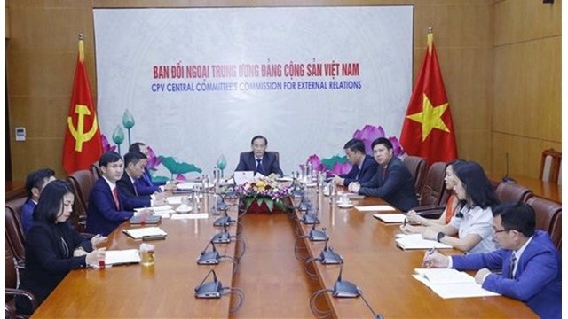 Lê Hoài Trung (au milieu), président de la Commission des Relations extérieures du CC du PCV. Photo : VNA.