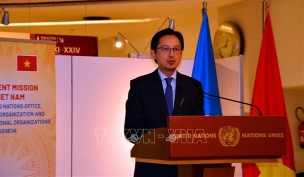 L'assistant du ministre des Affaires étrangères, Dô Hùng Viêt, prend la parole. Photo : VNA.