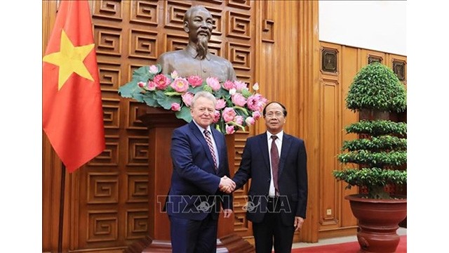 Le Vice-Premier ministre Lê Van Thành (à droite) et le Commissaire européen à l'agriculture, Janusz Wojciechowski. Photo : VNA.