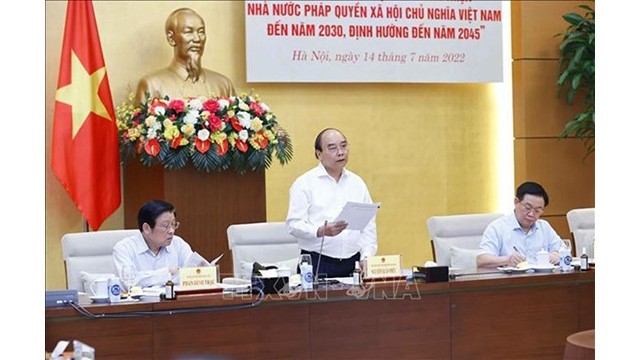Le Président vietnamien, Nguyên Xuân Phuc (debout). Photo : VNA.