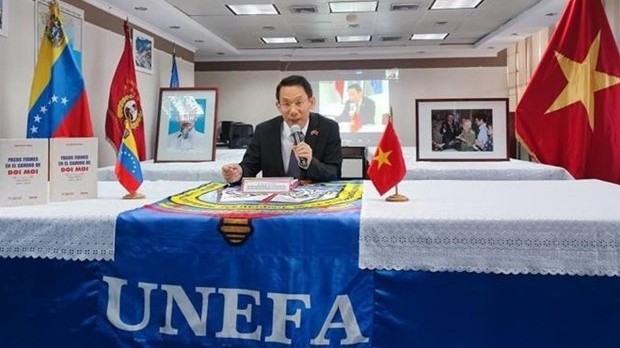L’ambassadeur du Vietnam au Venezuela, Lê Viêt Duyên, lors du colloque, le 13 juillet. Photo : VNA.
