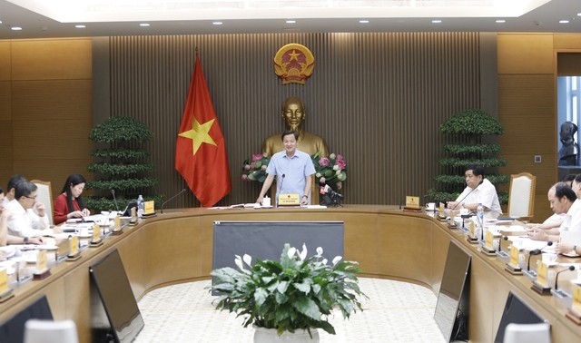 Le Vice-Premier ministre vietnamien, Lê Minh Khai, prend la parole lors de la réunion. Photo : VGP.