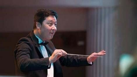 Le chef d'orchestre Lê Phi Phi. Photo : VNA.