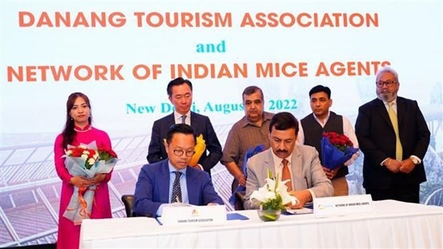 Cérémonie de signature d'accords de coopération entre des entreprises de Dà Nang et indiennes. Photo : VNA.