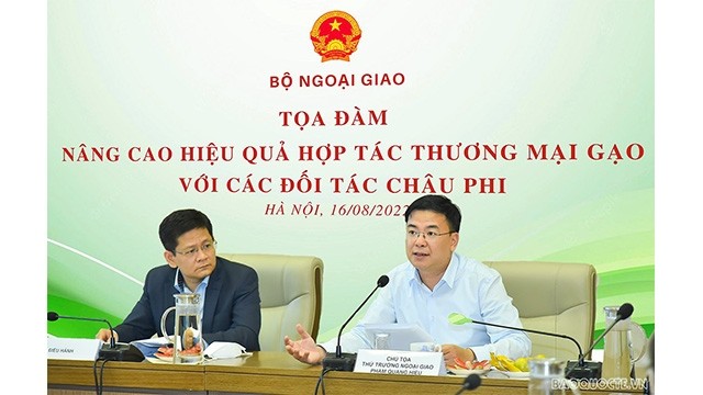 Le vice-ministre des Affaires étrangères, Pham Quang Hiêu, s'exprime lors de l'ouverture. Photo: baoquocte.vn