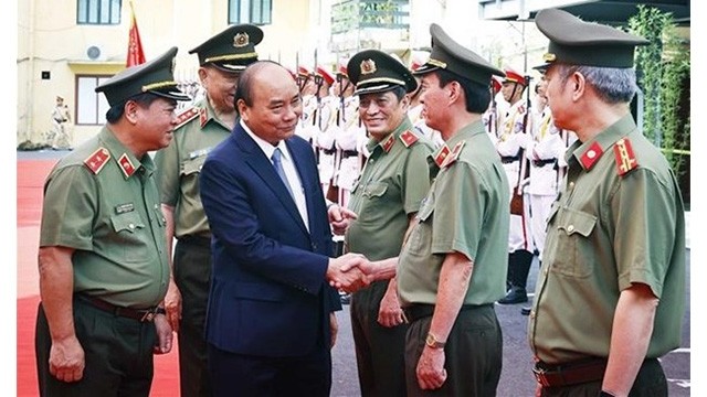 Le Président du Vietnam, Nguyên Xuân Phuc, travaille avec le Département de la Sécurité économique relevant du ministère de la Sécurité publique. Photo : VNA.