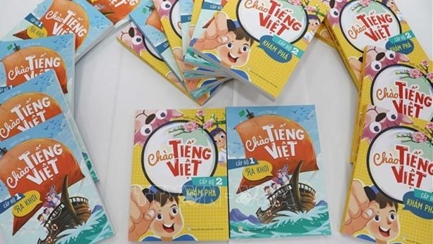 La collection de six livres intitulée "Bonjour vietnamien" de l’auteure Nguyên Thuy Anh. Photo : VNA.