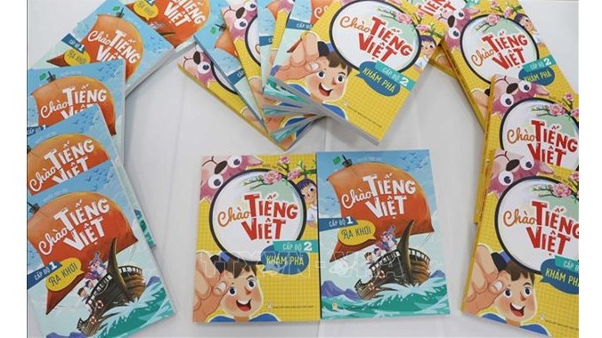 La collection de six livres intitulée "Bonjour vietnamien" de l’auteure Nguyên Thuy Anh. Photo : VNA.