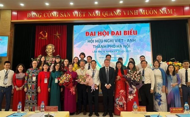 Le Comité exécutif de l’Association d’Amitié Vietnam - Royaume-Uni pour le mandat 2022 - 2027, composé de 27 membres. Photo : VNA.