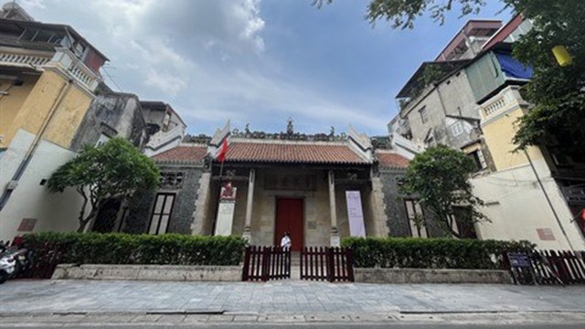 La maison communale de l'agglomération de Guangdong, au 22 rue Hàng Buôm, a bénéficié des travaux de restauration. Photo : CVN.