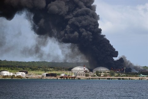 Incendie du dépôt pétrolier dans le parc industriel de Matanzas (Cuba). Photo : Xinhua/VNA/CVN.