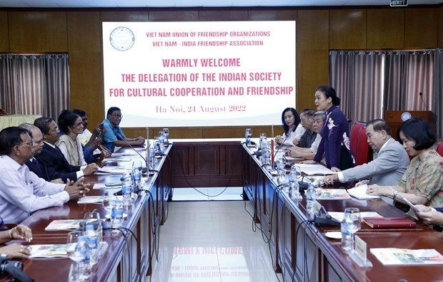 Nguyên Phuong Nga, présidente de la VUFO, s'exprime lors de la réception de la délégation de haut rang de la Société indienne pour la coopération culturelle et l'amitié. Photo : VNA.
