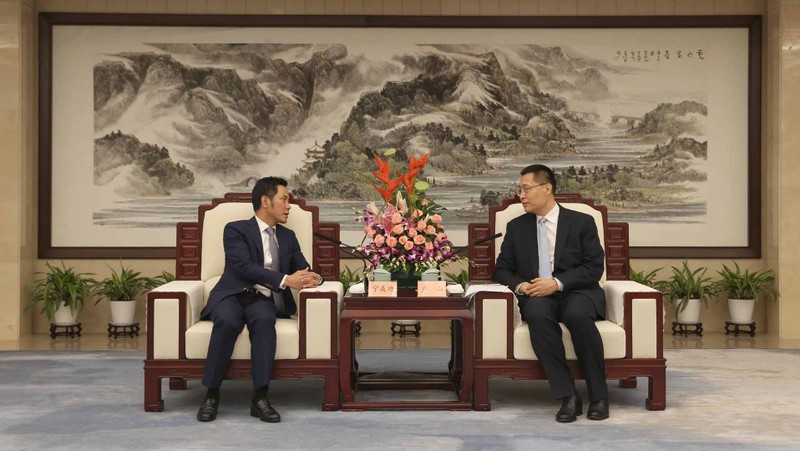 Lors de la rencontre entre le consul général du Vietnam à Shanghai en Chine, Ninh Thanh Cong, et le vice-gouverneur du Zhejiang, Lu Son. Photo: baoquocte.vn