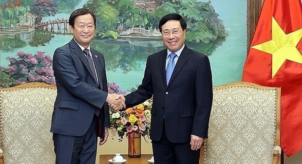 Le Vice-Premier ministre Pham Binh Minh (à droite) et le vice-président exécutif senior de la JICA, Junichi Yamada. Photo : VNA.