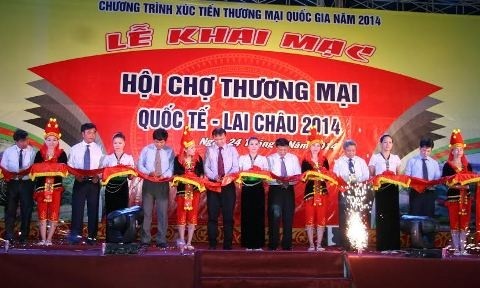 La Foire internationale du commerce est organisée pour la première fois à Lai Chau. Photo: VNA.