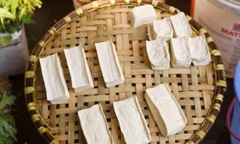 La particularité du tofu "Mo" réside dans sa taille petite, sa pâte molle au goût et à l'odeur de soja. Photo: AVI