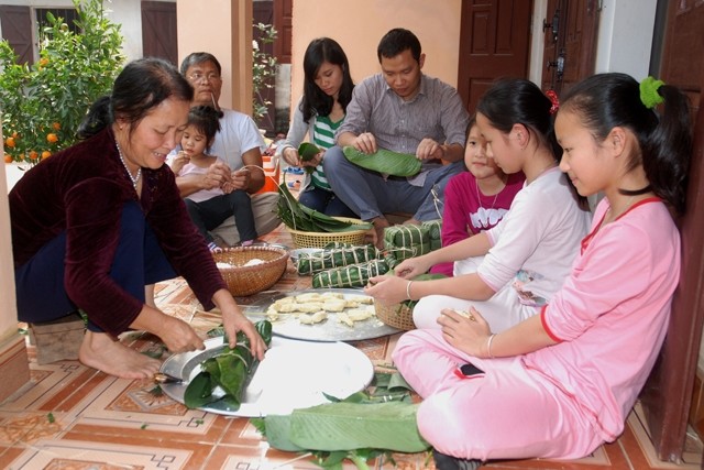 Le Têt est le moment où toute la famille se réunit pour vivre l’ambiance chaleureuse et festive. Photo: Duy Khanh/NDEL.